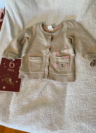 Gilet H&M 4-6 mois, marca: H&M, estado: Muito bom, tamanho: 6-9 meses / 68 cm, €3.00, €3.85 inclui Proteção do Comprador