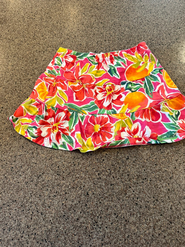 Girls size 4 children’s place skirt 1