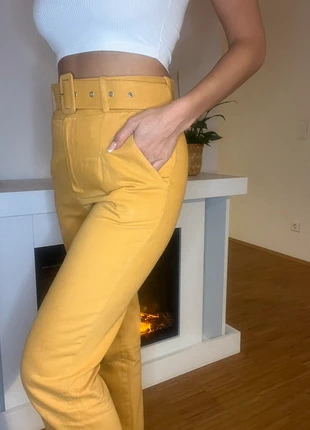 Chino Hose Senfgelb Stoffhose Senfgelb gelb Größe 36 s mit Gürtel, condizioni: Ottime, taglia: S / IT 40 / EU 36, €9.00, €10.15 include la Protezione acquisti