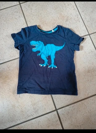Tee shirt avec dinosaure, marque: C&A, état: Très bon état, taille: 3 ans / 98 cm, 1,00 €, 1,75 € Protection acheteurs incluse