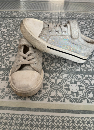 Baskets pailletées taille 27, marca: Gémo, estado: Bom, tamanho: 27, €3.00, €3.85 inclui Proteção do Comprador