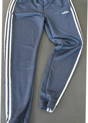 Jogging Adidas bleu marine à bandes blanches – Taille 13/14 ans (convient adulte S), marque: adidas, état: Très bon état, taille: S, 10,00 €, 11,20 € Protection acheteurs incluse