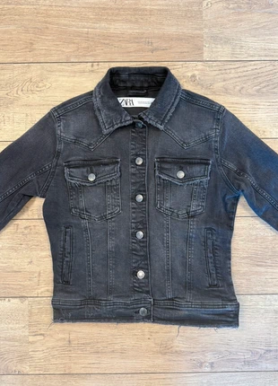 Veste en jean noir destroyed | Coupe Slim Y2K | Zara | Taille XS, marke: Zara, zustand: Sehr gut, größe: XS / 34 / 6, 7,00 €, 8,05 € inklusive Vinted-Käuferschutz