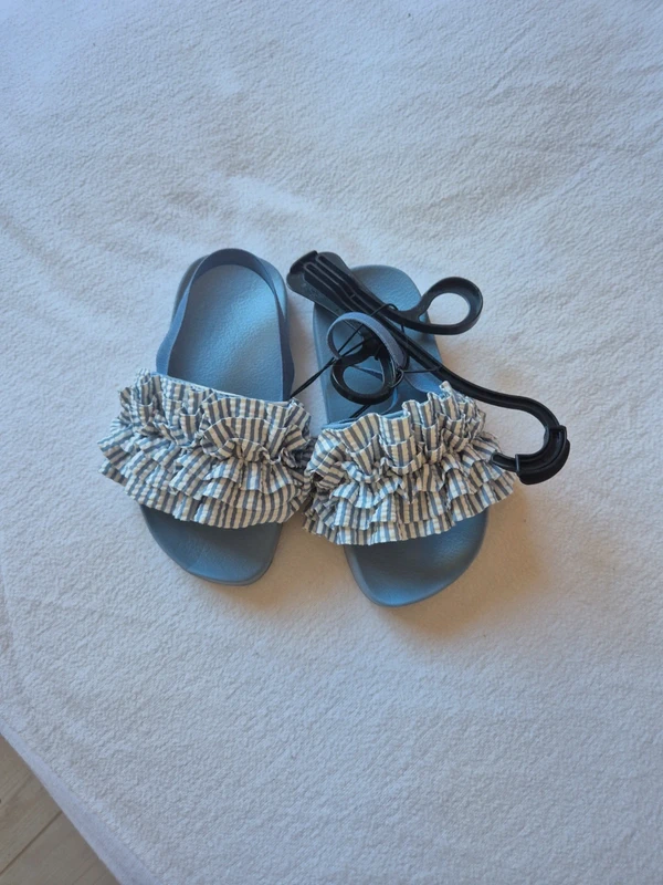 Claquettes H&M taille 26-27 neuves