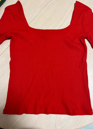 Tee shirt/haut femme rouge taille s de united Colors of benetton, marke: United Colors of Benetton, zustand: Sehr gut, größe: S / 36 / 8, 5,00 €, 5,95 € inklusive Vinted-Käuferschutz