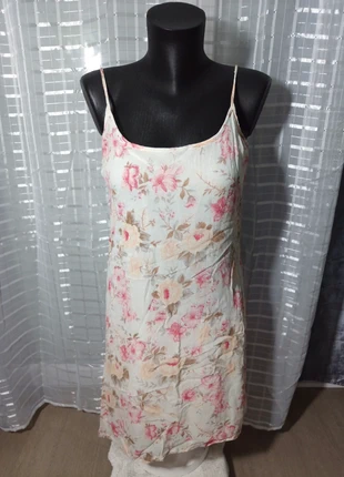 Robe Taille M (REF 482), staat: Heel goed, maat: M / 38 / 10, € 2,60, € 3,43 inclusief Kopersbescherming Pro