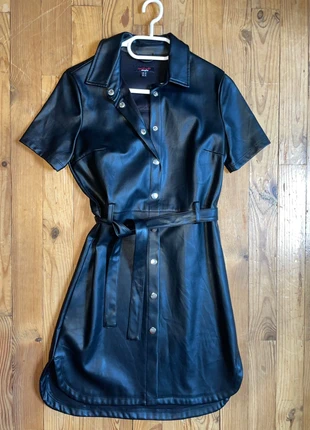 Robe noire en similicuir – neuve, marke: Jennyfer, zustand: Neu, größe: XS / 34 / 6, 15,00 €, 16,45 € inklusive Vinted-Käuferschutz