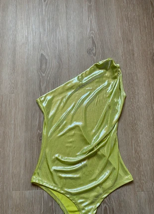 Heel gave asymmetrische body, marque: Lvcilia, état: Neuf sans étiquette, taille: M / 38 / 10, 6,00 €, 7,00 € Protection acheteurs incluse