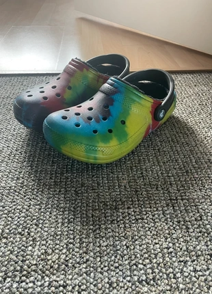 Crocs Classic Lined Multicolor Tie Dye maat 37/38, merk: Crocs, staat: Heel goed, maat: 37, € 10,00, € 11,20 inclusief Kopersbescherming