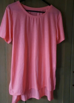 T-shirt fluo , marca: Bershka, estado: Muito bom, tamanho: M, €3.00, €3.85 inclui Proteção do Comprador