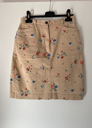 Jupe droite strech à fleurs, marque: Alain Manoukian, état: Très bon état, taille: M / 38 / 10, 15,00 €, 16,45 € Protection acheteurs incluse