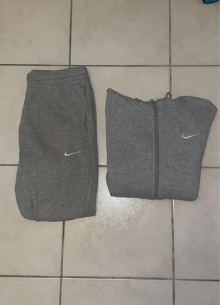 Ensemble Nike gris – jogging/pull/sweat, merk: Nike, staat: Heel goed, maat: S, € 41,99, € 44,79 inclusief Kopersbescherming