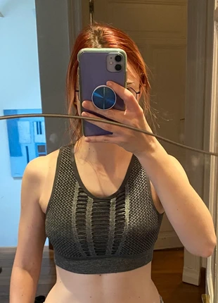 Sportbeha grijs, estado: Muito bom, tamanho: S, €3.00, €3.85 inclui Proteção do Comprador