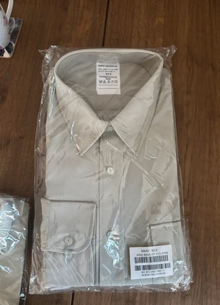 Groen herenoverhemd lange mouw, marca: Bueno Belgium BV, estado: Novo sem etiquetas, tamanho: XL, €6.00, €7.00 inclui Proteção do Comprador