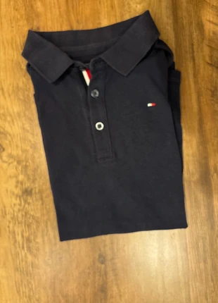 Polo Tommy Hilfiger, merk: Tommy Hilfiger, staat: Heel goed, maat: 12 jaar / 152 cm, € 5,00, € 5,95 inclusief Kopersbescherming