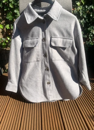 Grijze jas van h&m, marque: H&M, état: Neuf sans étiquette, taille: S / 36 / 8, 5,00 €, 5,95 € Protection acheteurs incluse