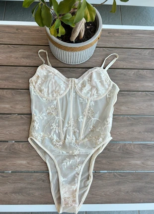 Body dentelle crème, marque: Shein, état: Neuf sans étiquette, taille: S / 36 / 8, 5,00 €, 5,95 € Protection acheteurs incluse