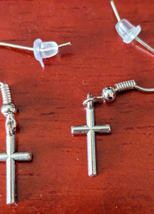 Boucles d'oreilles croix argentées, marca: angegoth, estado: Nuevo sin etiquetas, 3,00 €, 3,85 € Protección al comprador incluida