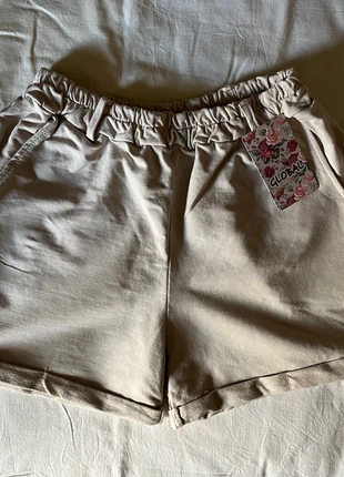 Pantalón corto crema., merk: Global, staat: Nieuw met prijskaartje, maat: Universele maat, € 8,00, € 9,10 inclusief Kopersbescherming
