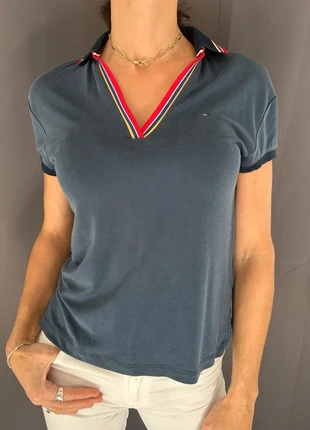 Polo col V femme bleu marine bordures tricolores Tommy Hilfiger - Taille XS - Excellent état, merk: Tommy Hilfiger, staat: Heel goed, maat: XS / 34 / 6, € 12,00, € 13,30 inclusief Kopersbescherming