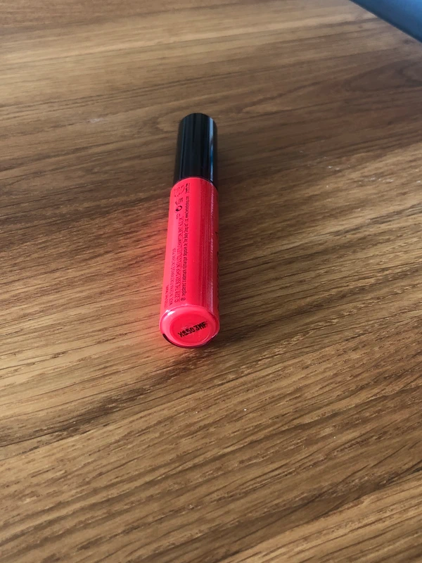 Rouge à lèvres liquide brillant rouge The Body Shop - photo numéro 3