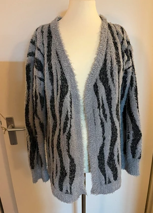 Langharige / pluizige vest grijs en zwart True Spirit Large, merk: True Spirit, staat: Heel goed, maat: L / 40 / 12, € 4,00, € 4,90 inclusief Kopersbescherming