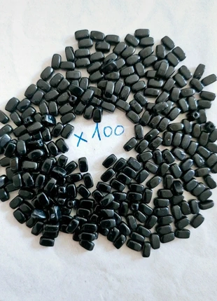 Lot de 100 perles en verre tchèques en forme de grain de riz Rectangulaire noir opaque, brand: 100 perles, condizioni: Ottime, €4.00, €4.90 include la Protezione acquisti