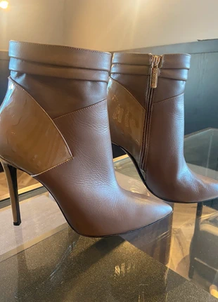 Pollini enkellaarsjes beige/taupe leer maat 39, merk: Pollini, staat: Heel goed, maat: 39, € 50,00, € 53,20 inclusief Kopersbescherming