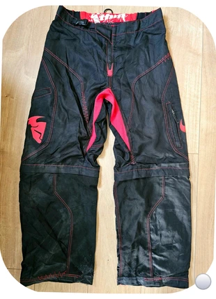 Pantalon Thor Phase Moto noir/rouge taille 34 – Look agressif, très bon état, merk: Thor, staat: Heel goed, maat: L, € 44,00, € 46,90 inclusief Kopersbescherming Pro