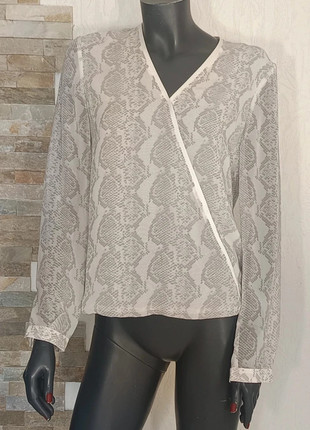 Très jolie blouse Calvin Klein, marque: Calvin Klein, état: Très bon état, taille: S / 36 / 8, 12,00 €, 13,30 € Protection acheteurs (Pro) incluse