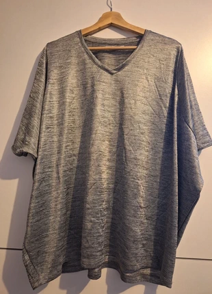 Tee shirt gris, marke: Gémo, zustand: Gut, größe: 6XL / 52 / 24, 2,00 €, 2,80 € inklusive Vinted-Käuferschutz