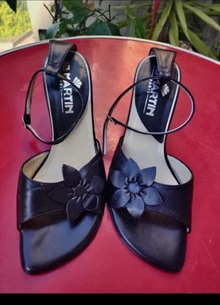 Sandales en cuir noires JB Martin, marque: JB Martin, état: Très bon état, taille: 37, 16,00 €, 17,50 € Protection acheteurs incluse