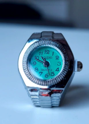 Green Adjustable Unisex Clock Ring, merk: Vintage Dressing, staat: Nieuw zonder prijskaartje, maat: Aanpasbaar, € 9,99, € 11,19 inclusief Kopersbescherming
