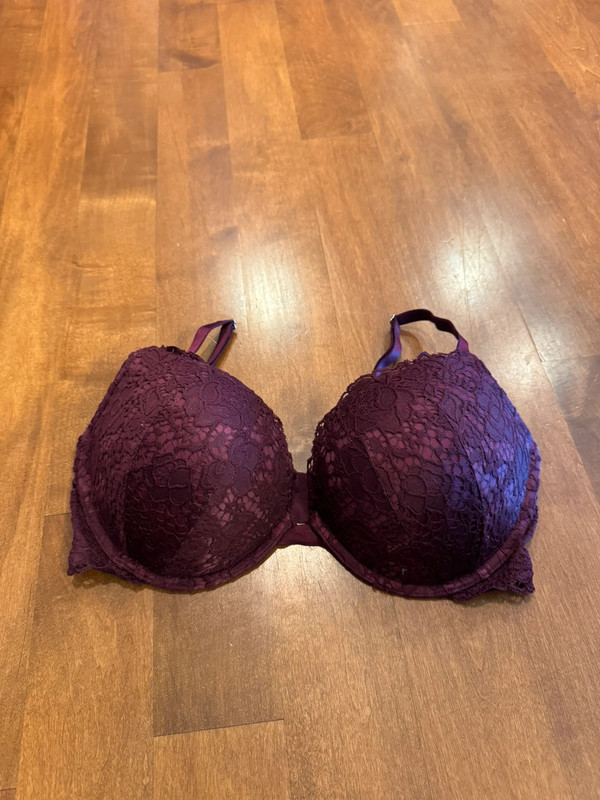 Woman’s Victoria’s Secret, very sexy push-up bra 1