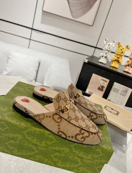 Ресейлік жұлдыздар мен атақты адамдардың жеке порно видеолары Терең жұлдыру оральды секс