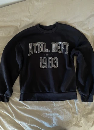 Sweatshirt noir avec inscription, Gina Tricot !, marke: Gina Tricot, zustand: Sehr gut, größe: XS / 34 / 6, 10,00 €, 11,20 € inklusive Vinted-Käuferschutz