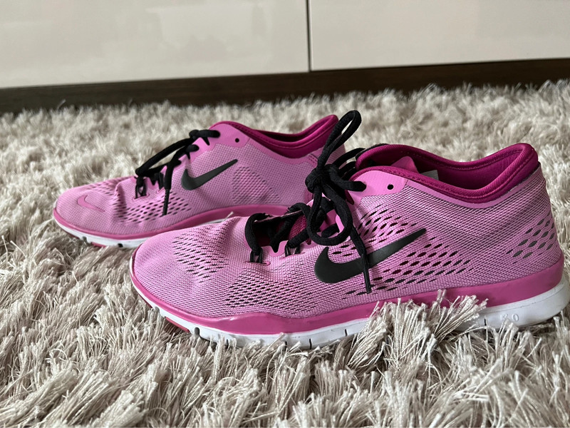 Pink nike running discount trainers