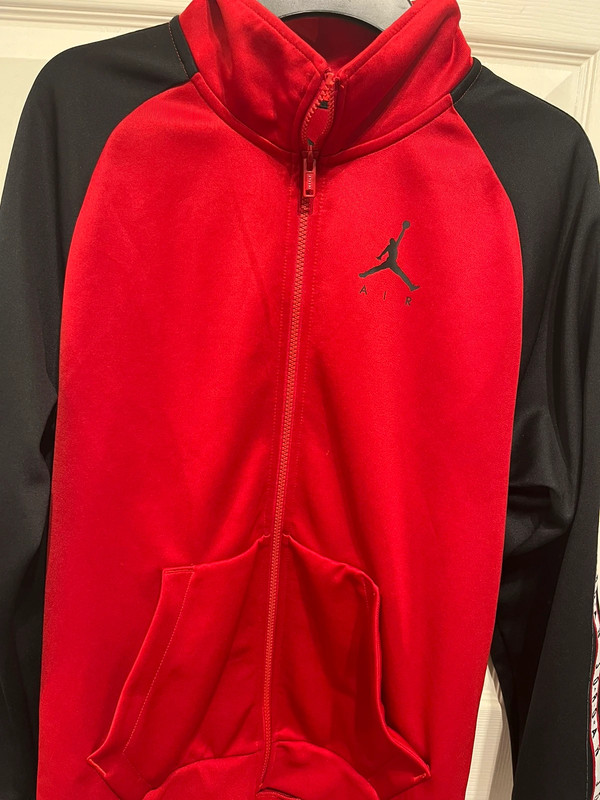 red jordan zip up Vinted