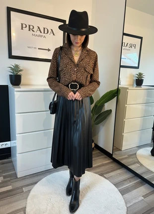 Ensemble chemise léopard Bizzbee T.M + jupe longue plissée simili Pucka T.M, marke: Pucka, zustand: Sehr gut, größe: M / 38 / 10, 18,00 €, 19,60 € beinhaltet Vinted-Käuferschutz Pro