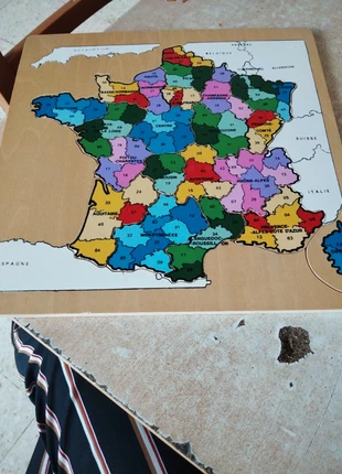 Puzzle en bois France, staat: Heel goed, maat: Universeel, € 4,00, € 4,90 inclusief Kopersbescherming