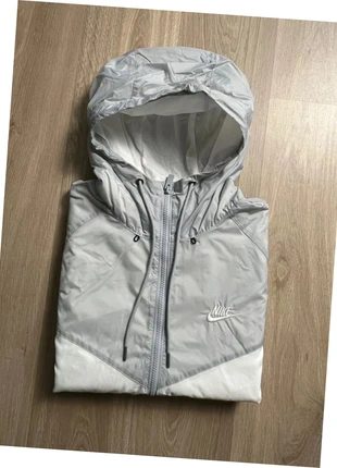 Veste Nike Windrunner / Gris clair & blanc / Homme / Taille L / Coupe-vent à capuche, marque: Nike, état: Très bon état, taille: L, 20,00 €, 21,70 € Protection acheteurs incluse