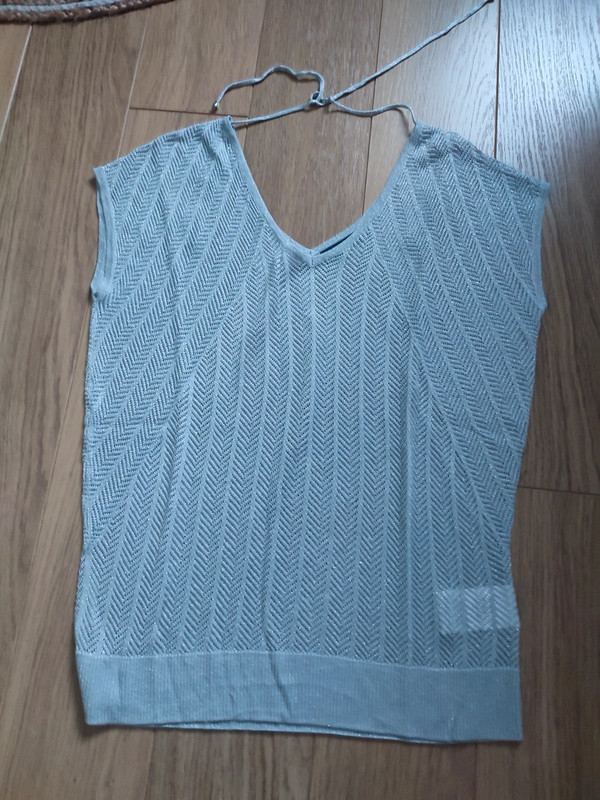 Absorberend Zilver Leesbaarheid Fijn gebreid zilverkleurig truitje met glitterdraad, v-hals aan voor- en achterkant, maat L, jbc - Vinted Absorberend Zilver Leesbaarheid Fijn gebreid zilverkleurig truitje met glitterdraad, v-hals aan voor- en achterkant, maat L, jbc - Vinted