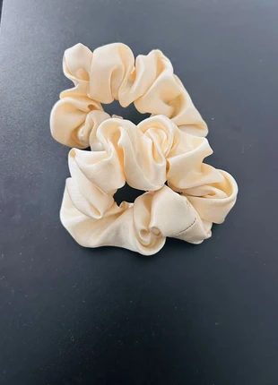 Chouchous satin beige, marque: Fait Main, état: Neuf sans étiquette, 5,00 €, 5,95 € Protection acheteurs incluse