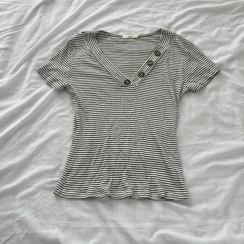 Le lis stripe v neck top 1