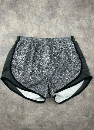 Short Nike | Taille S | Couleur Gris, Noir, marque: Nike, état: Très bon état, taille: S / 36 / 8, 8,00 €, 9,10 € Protection acheteurs (Pro) incluse