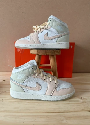 Chaussures Nike air Jordan Mid 1 enfant, brand: Nike, condition: New with tags, size: 36, €58.00, €61.60 includes Buyer Protection