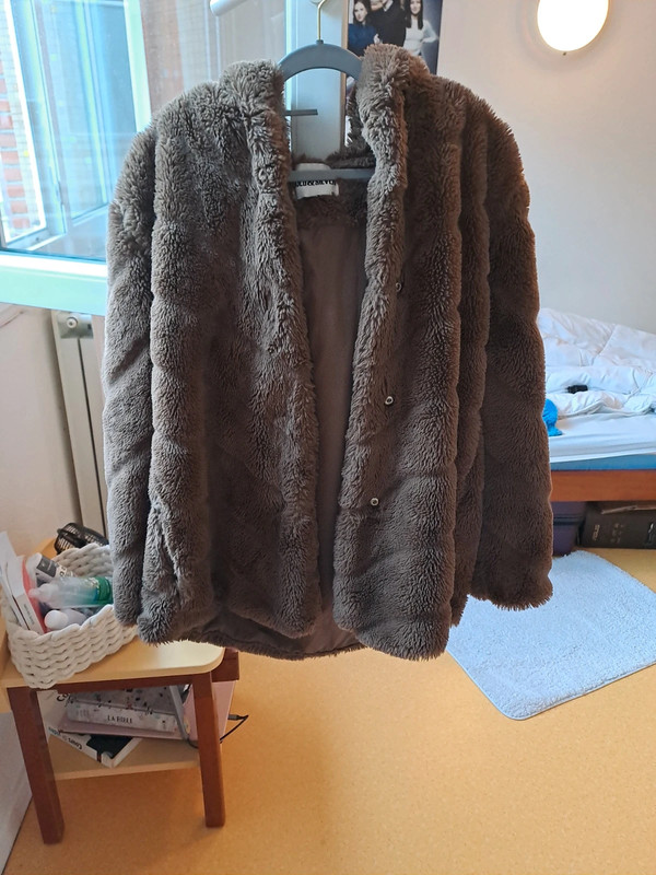 Manteau fausse fourrure