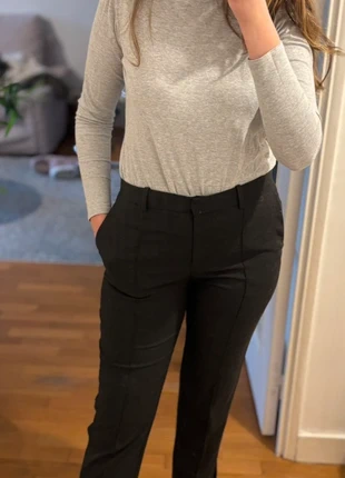 Pantalon gris bootcut, marke: H&M, zustand: Sehr gut, größe: M / 38 / 10, 8,00 €, 9,10 € inklusive Vinted-Käuferschutz