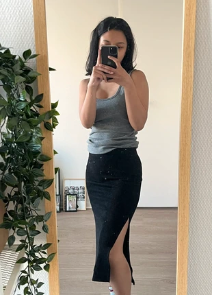 H&M Divided Black Midi Skirt – Double Side Slits – Minimalist Essential, brand: H&M Divided, condizioni: Nuovo senza cartellino, taglia: XS / IT 38 / EU 34, €5.00, €5.95 include la Protezione acquisti