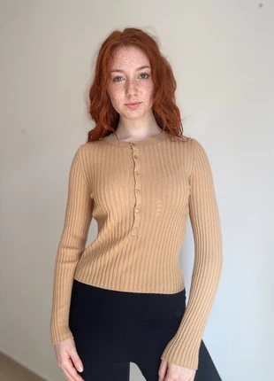 Ribbed Long Sleeve Top, merk: Bershka, staat: Heel goed, maat: S / 36 / 8, € 3,00, € 3,85 inclusief Kopersbescherming
